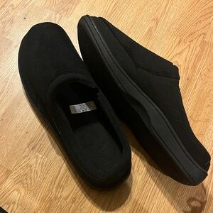 isotoner Men's Black Slip-On Comfort Slippers size 13-14